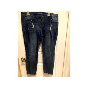 🍭2/$25 Maker’s of True Originals Brand dark wash distressed, cuffed skinny jean